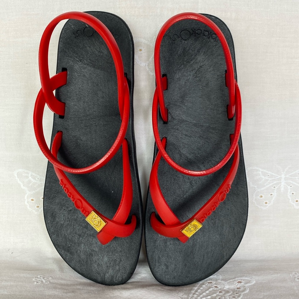 BLACK OUT SANDALS.   SIZE: 4  TOE LOOP SLINGBACK. BLACK SOLES WITH RED STRAPS.